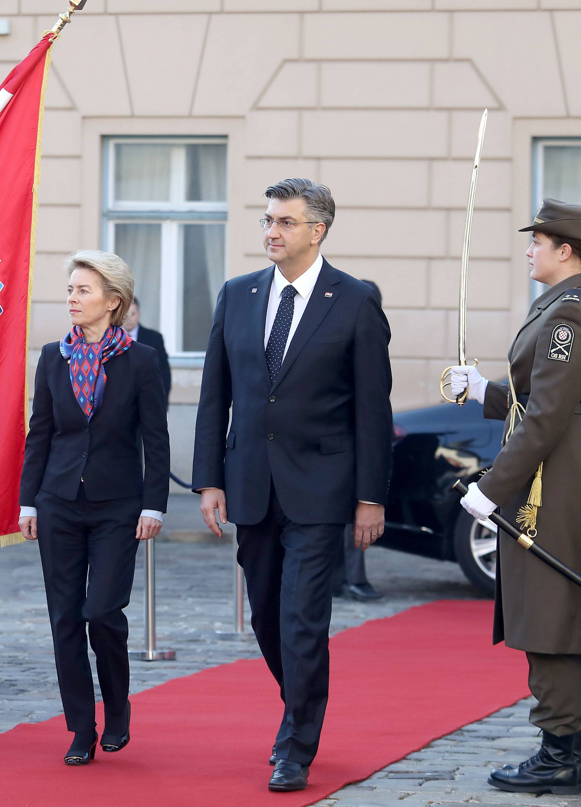 Časnica Kojundžić zapovijedala počasnom postrojbom na dočeka Ursule von der Leyen