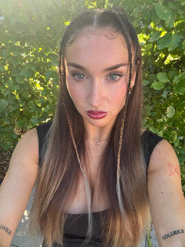 FOTO Bujna kći legende Uniteda provocira oskudnim izdanjima