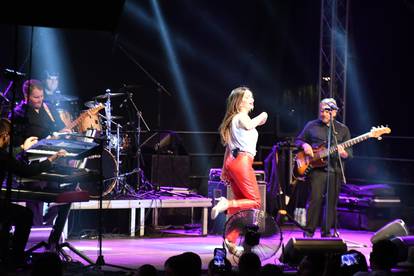 FOTO 'Rokerica' Seve zapjevala je pred tisućama obožavatelja u Virovitici: 'Najbolji koncert!'