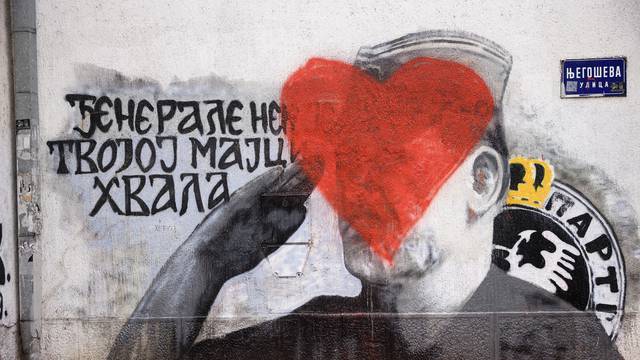 Beograd: Preko murala ratnog zločinca Ratka Mladića nacrtano veliko srce