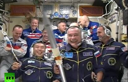 Olimpijska baklja stigla na ISS, u subotu će na šetnju u svemir