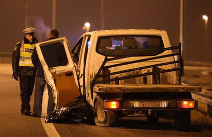 Kombi udario u ogradu na obilaznici; putnik poginuo