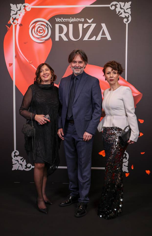 Zagreb: Uzvanici na dodjelu medijske nagrade "Večernjakova ruža" u Hrvatskom narodnom kazalištu