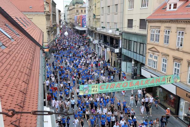 Zagreb: Povorka Antunovskog hoda na putu prema bazilici svetog Antuna Padovanskog