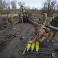 Kijev: Rusija je spremna izgubiti još desetke tisuća vojnika; Macron: Ukrajina treba podršku