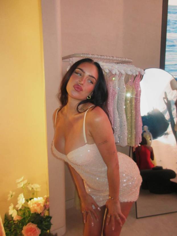 FOTO Milijuni uzdišu za njom: 'Smanjila sam i grudi i usne! Bio je to teret, svi su me osuđivali'