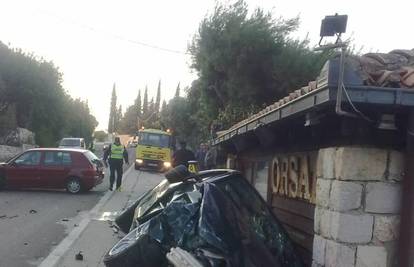 Izbjegavao drugi automobil, pa je BMW-om 'ušao' u restoran