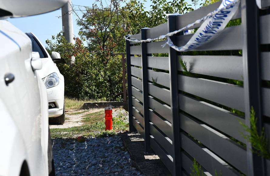 Mjesto stravičnog ubojstva žene u Slatini okruženo je policijskim trakama