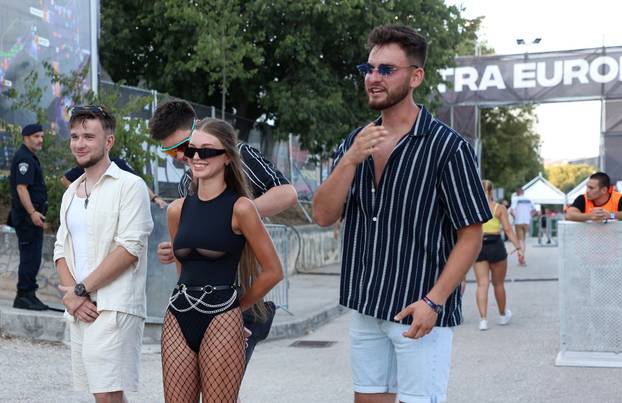 Split: Okupljanje posjetitelja prije otvaranja 10. Ultra Europe festivala