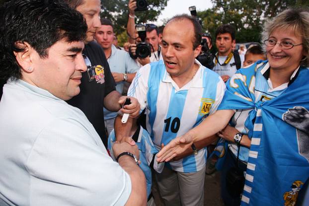 25.11.2020. Umro je veliki Diego Armando Maradona