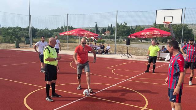 Veterani Hajduka zaigrali na malonogometnom turniru u čast pokojnog Stanka Poklepovića