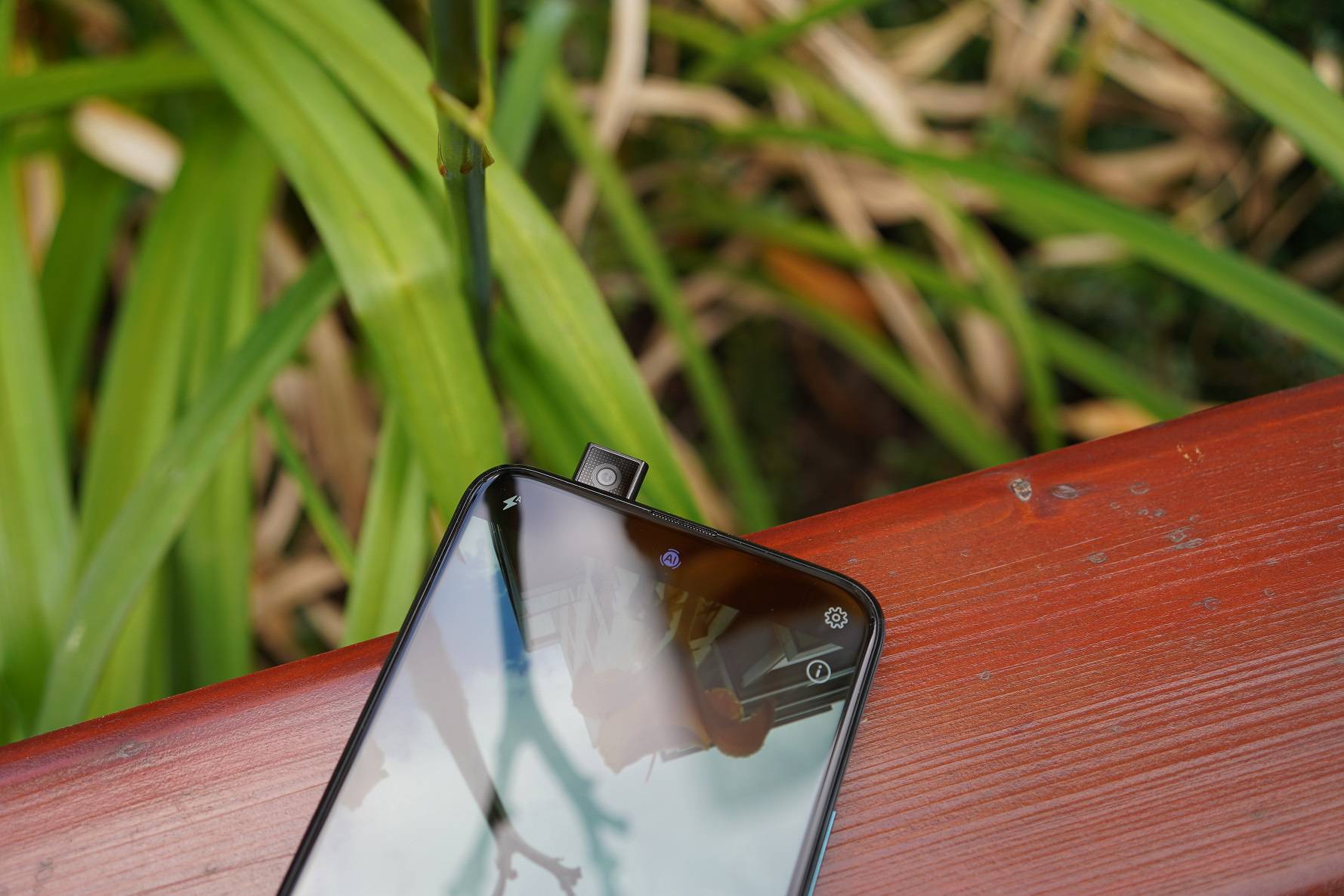 Huawei novom mobitelu  sakrio kameru i  maknuo zub s ekrana