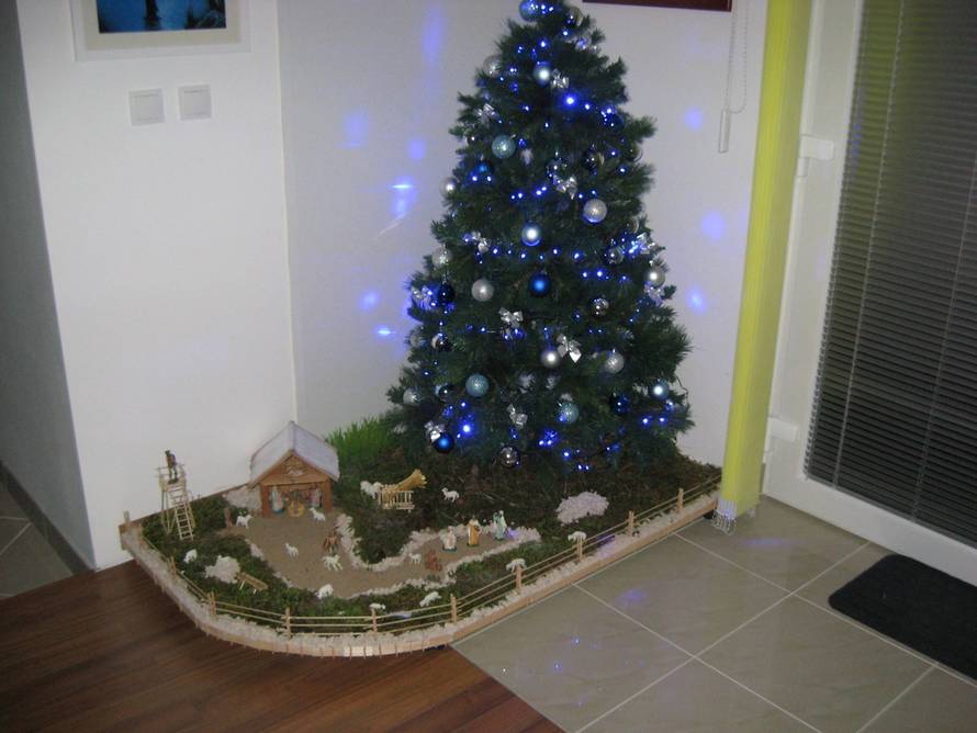 Šaljite fotografije božićnih jelki i osvojite vrijednu nagradu...