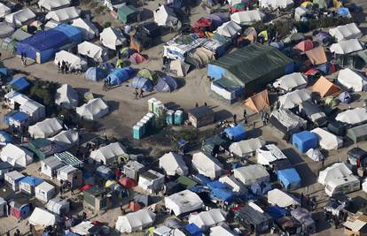 Sukobili se migranati u kampu u Calaisu, 16 osoba ozlijeđeno