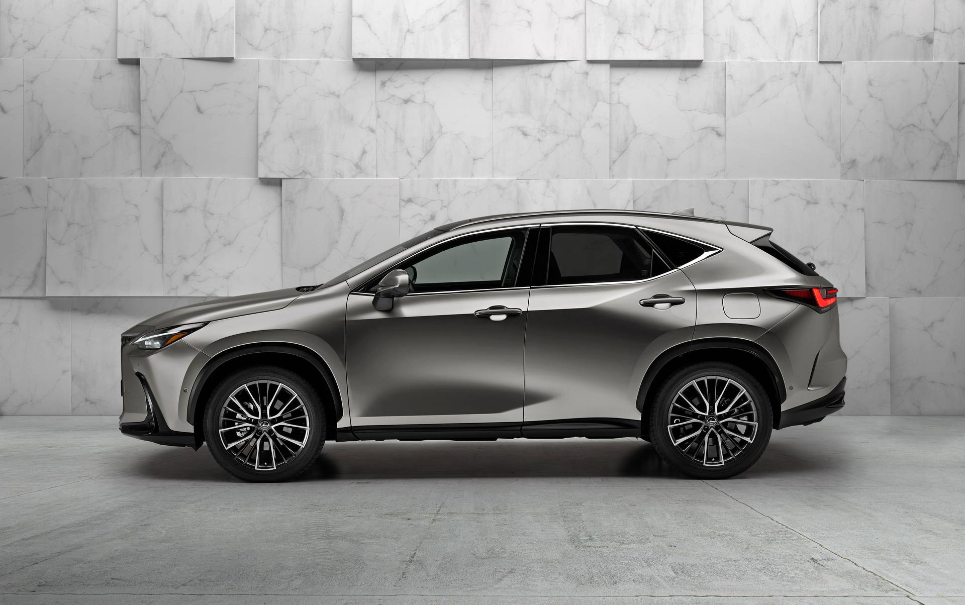 Predstavljen fascinantni Lexus NX druge generacije, donosi novi izgled i plug-in hibrid