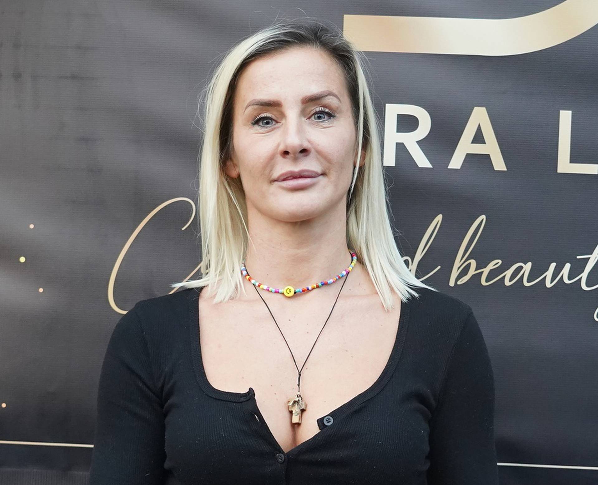 Beograd: Milica Dabović s djetetom na otvaranju Dora Lux cafee and beauty place salona