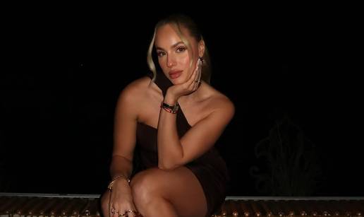 FOTO Kratka haljina i zavodljivi pogled. Ovako je najljep&scaron;a nogometa&scaron;ica uplovila u 2026.