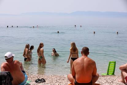 FOTO Prvi je dan ljeta: Evo kako turisti uživaju u Zadru, Splitu...