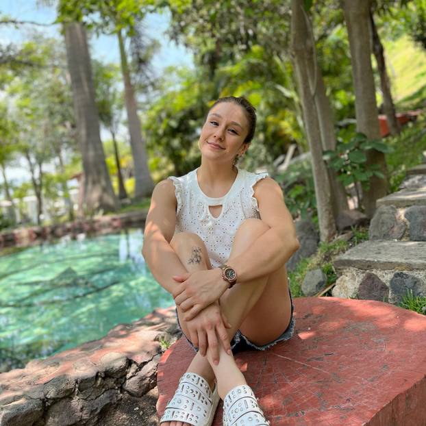 JEZIVE SCENE U UFC-u: Borkinja izgubila svijest nakon brutalnog nokauta! Pobjednica se molila