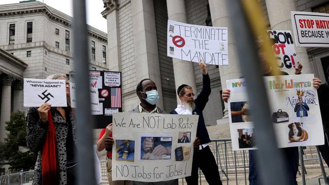 FILE PHOTO: Protest outside U.S. Court against vaccine mandates in New York