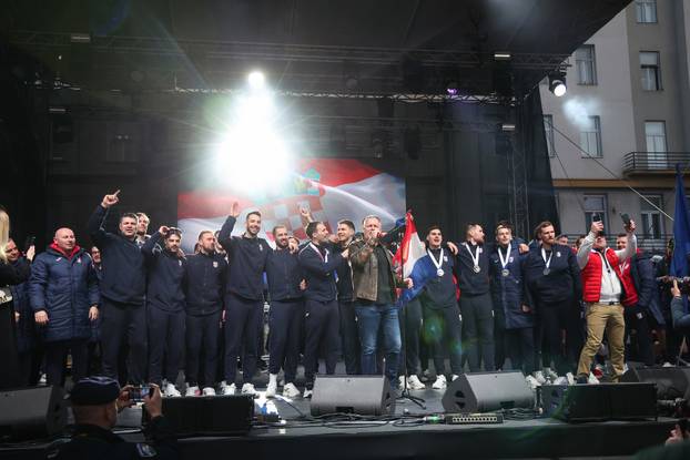 Zagreb: Marko Perković Thompson nastupio na svečanom dočeku hrvatske rukometne reprezentacije