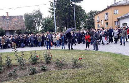 Vlakovi nisu vozili: U Dugom Selu velika gužva zbog zastoja