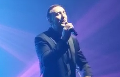 VIDEO Sergej Ćetković u Đakovu otvorio je koncert Massimovom pjesmom: Pjevamo sve za njega