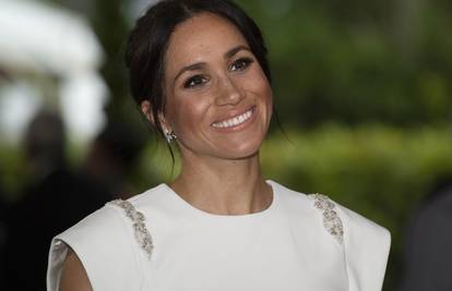 Meghan 'pliva' u milijunima, a kreirala je haljinu od 150 kuna