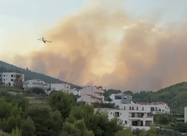 FOTO Ovo je mjesto velikog požara kod Krila Jesenice, gasi ga preko stotinu vatrogasaca