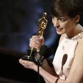 Hathaway: Pretvarala sam se da sam bila sretna zbog Oscara
