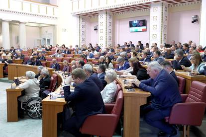 Šef HERA-e u ostavci nije došao u Sabor: 'Za tu plaću treba dupsti na glavi i odgovarati'