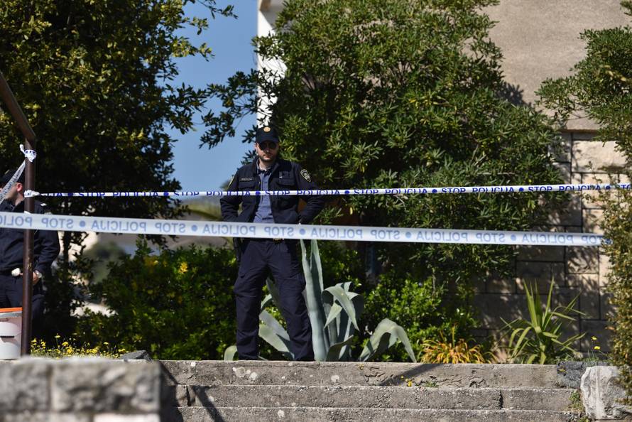 Ploče: Policijski očevid na mjestu gdje je u pucnjavi ubijen maloljetnik