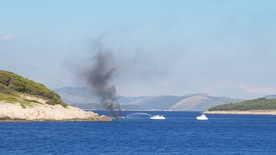 Planuo gliser blizu Šibenika, jedna osoba lakše ozlijeđena