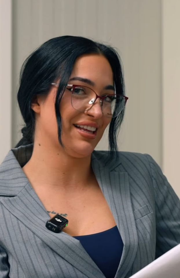 FOTO Laura iz Savršenog ima novi imidž: 'Izgledaš kao profa iz matematike i fizike sada'