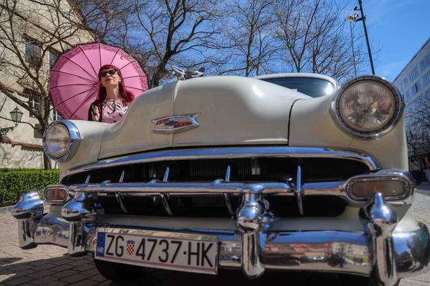 Zagreb: Na Europskom trgu održana je izložba oldtimera