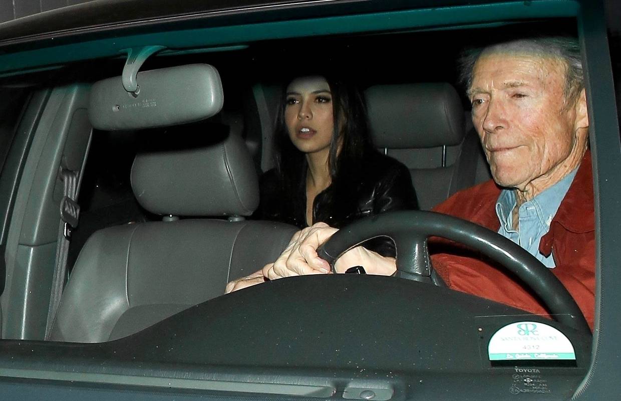 Uhvatili ih paparazzi: Eastwood izveo djevojku (23) na večeru