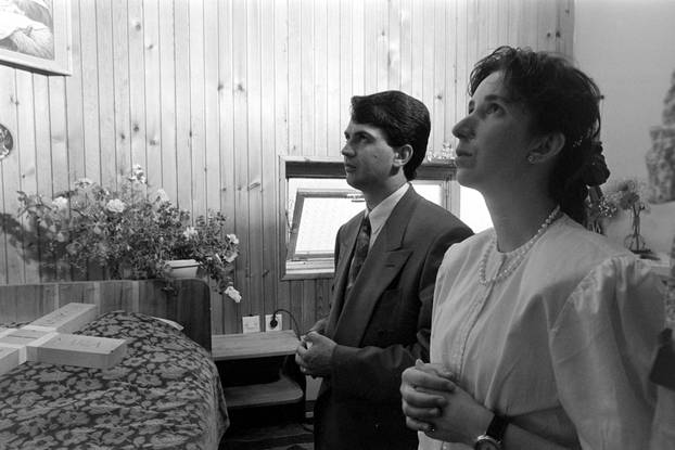 Međugorje: Vidjelica Marija Pavlović Lunetti u molitvi na 10. godišnjicu ukazanja, 25.6.1991.