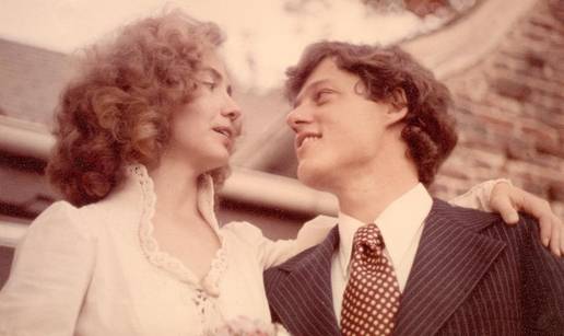FOTO Neviđene fotke Hillary i Billa Clintona: 'Dragi, sretna ti pedeseta godišnjica braka'