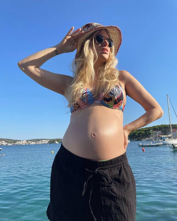 FOTO Ecija Belošević pokazala donje rublje: Evo u čemu spava