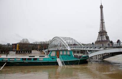 Vodostaj Seine raste: Tisuću ljudi evakuirali u okolici Pariza