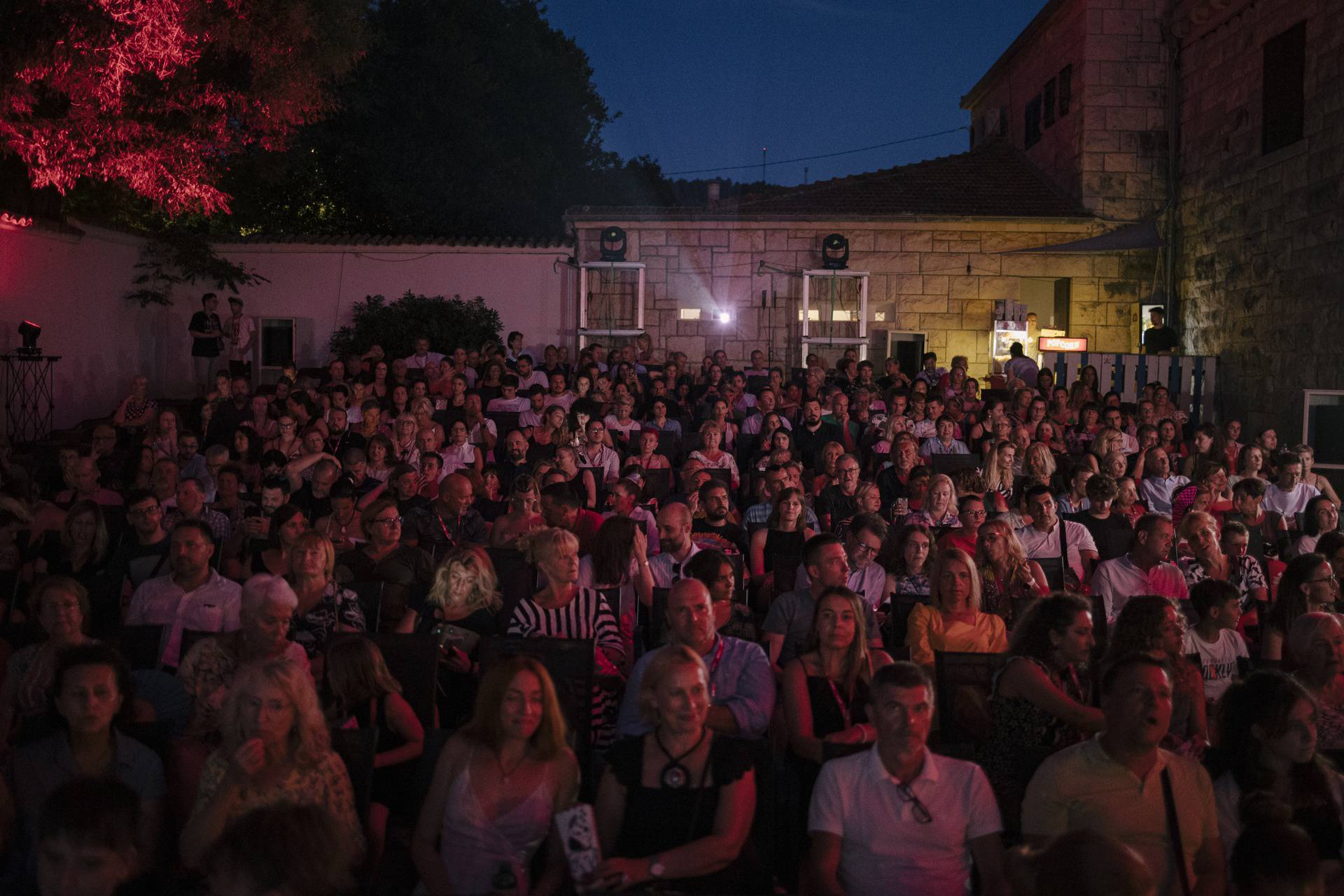 Završen 10. Brač Film Festival: Trijumfirali crnogorska komedija i film Filipa Dizdara