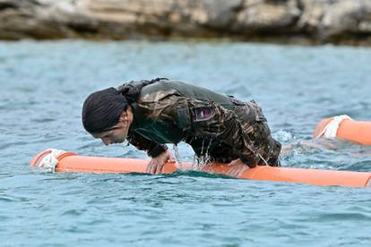 FOTO Vojska na Korčuli prošla vodenu fazu obuke za vođe