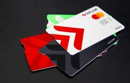 Grupa UniCredit prelazi na Mastercard Touch Card™ kartice prilagođene slijepim osobama