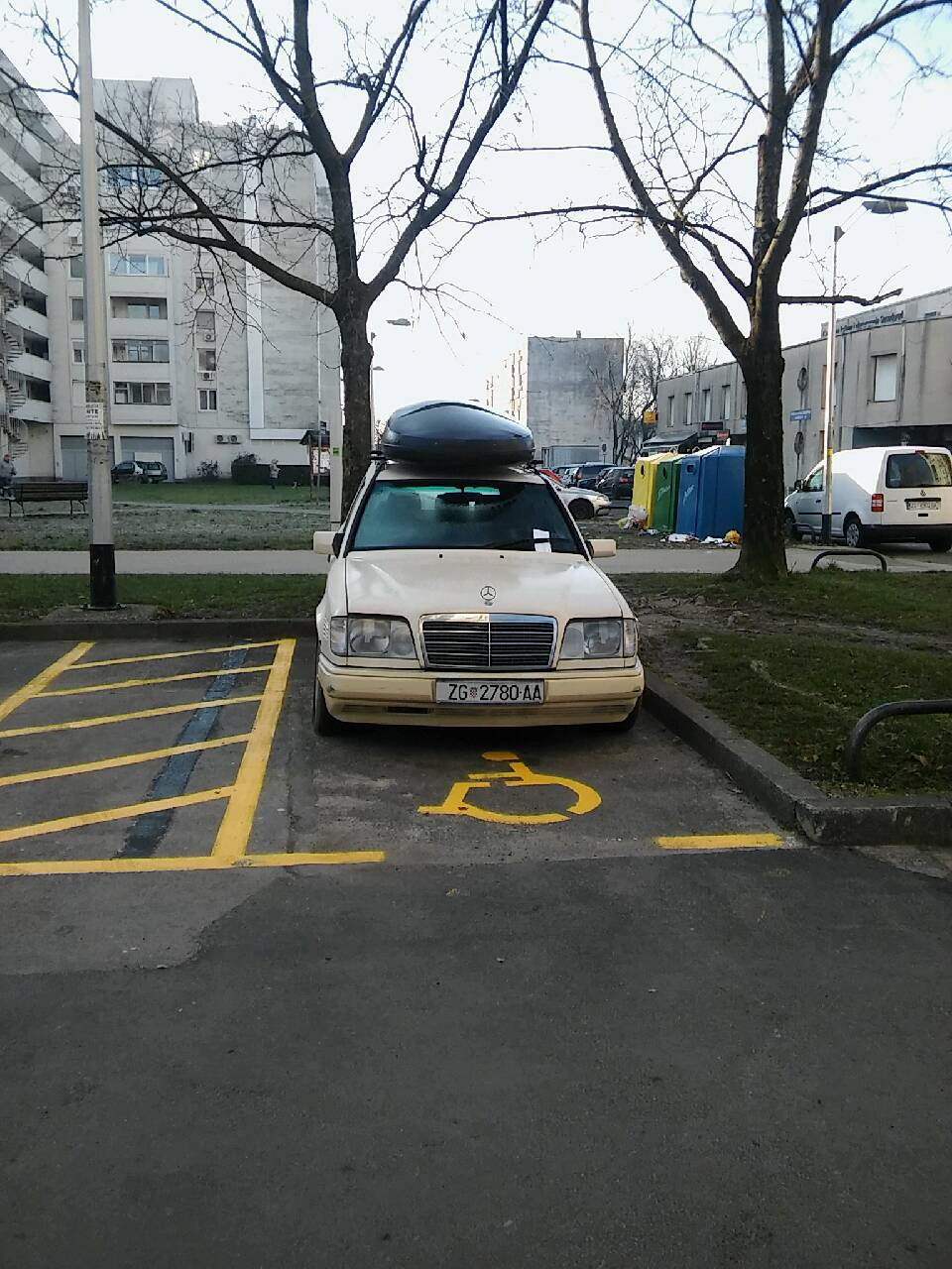 Ocrtali su invalidsko mjesto oko automobila pa ga kaznili