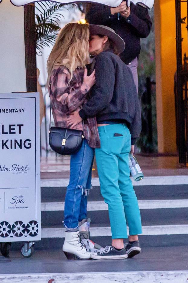 *PREMIUM-EXCLUSIVE* Amber Heard spotted in heated PDA session with Bianca Butti *WEB EMBARGO UNTIL 7:30 PM EST on January 14, 2020*