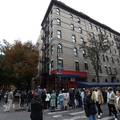 VIDEO Shrvani fanovi okupili se ispred popularne zgrade u New Yorku. Perryju ostavili poruke...