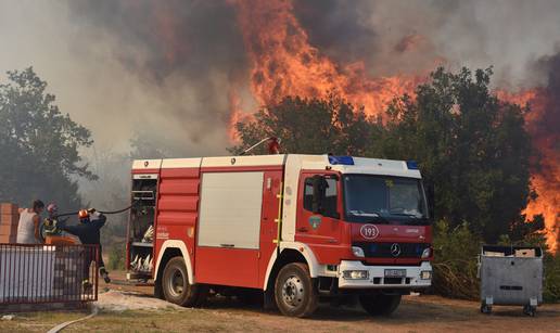 Zbog požara priveli petero maloljetnika i 18-godišnjaka