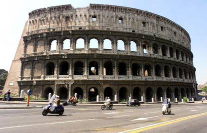 Zaštitari zbog privatizacije okupirali rimski Koloseum