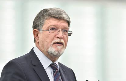 Tonino Picula za 24sata: Merkel je dugo gledala Vučiću kroz prste i sada imamo problem