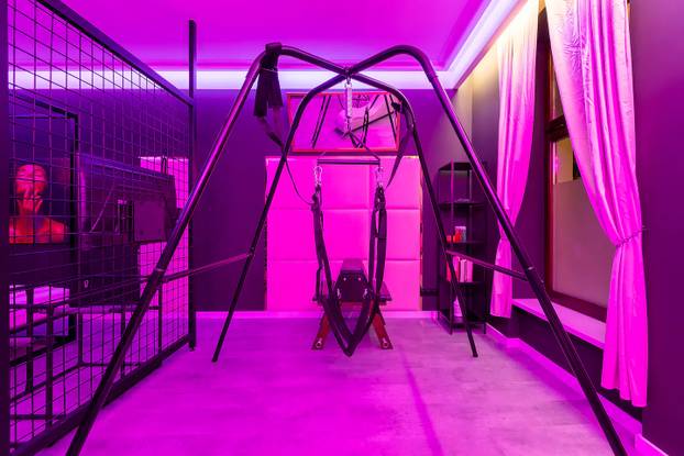 FOTO BDSM stan u Poljskoj je za ljubitelje grube akcije pravi raj!